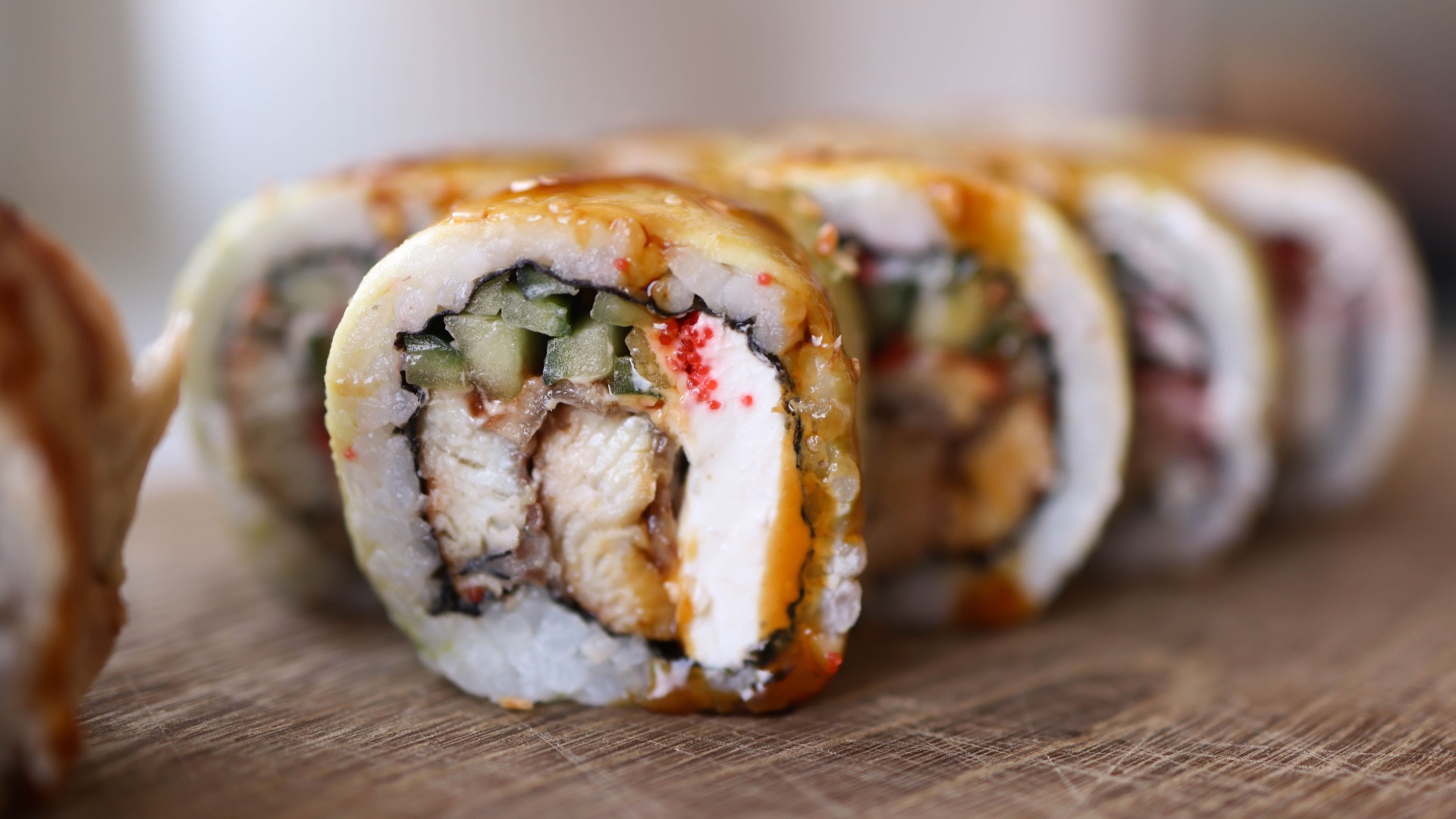 1. On peut très bien manger des rouleaux de sushi à la fourchette
