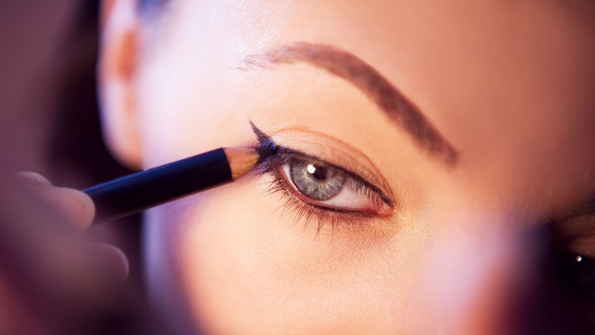 7. Appliquer un trait d'eyeliner noir très marqué
