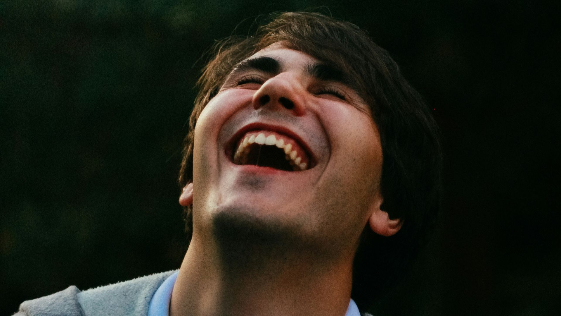 6. Est-ce qu'il est capable de rire de lui-même ?