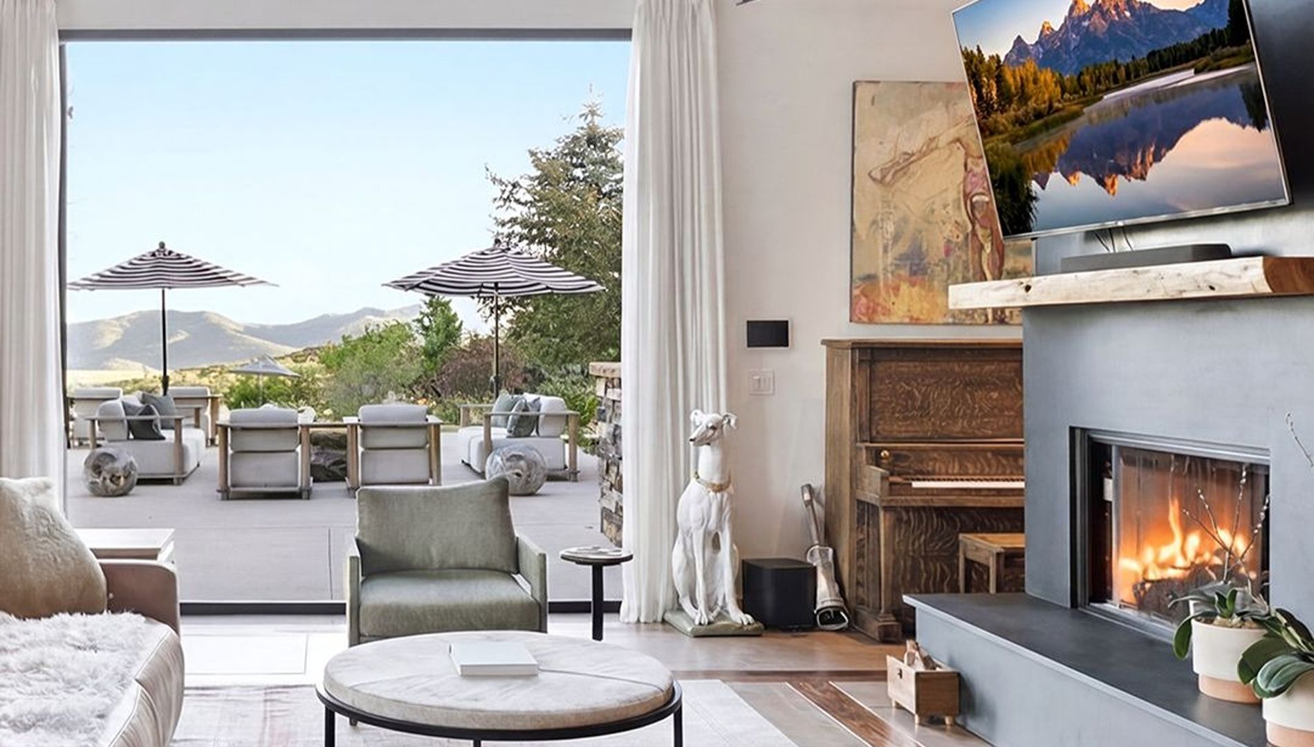 Living room with a view of the mountains