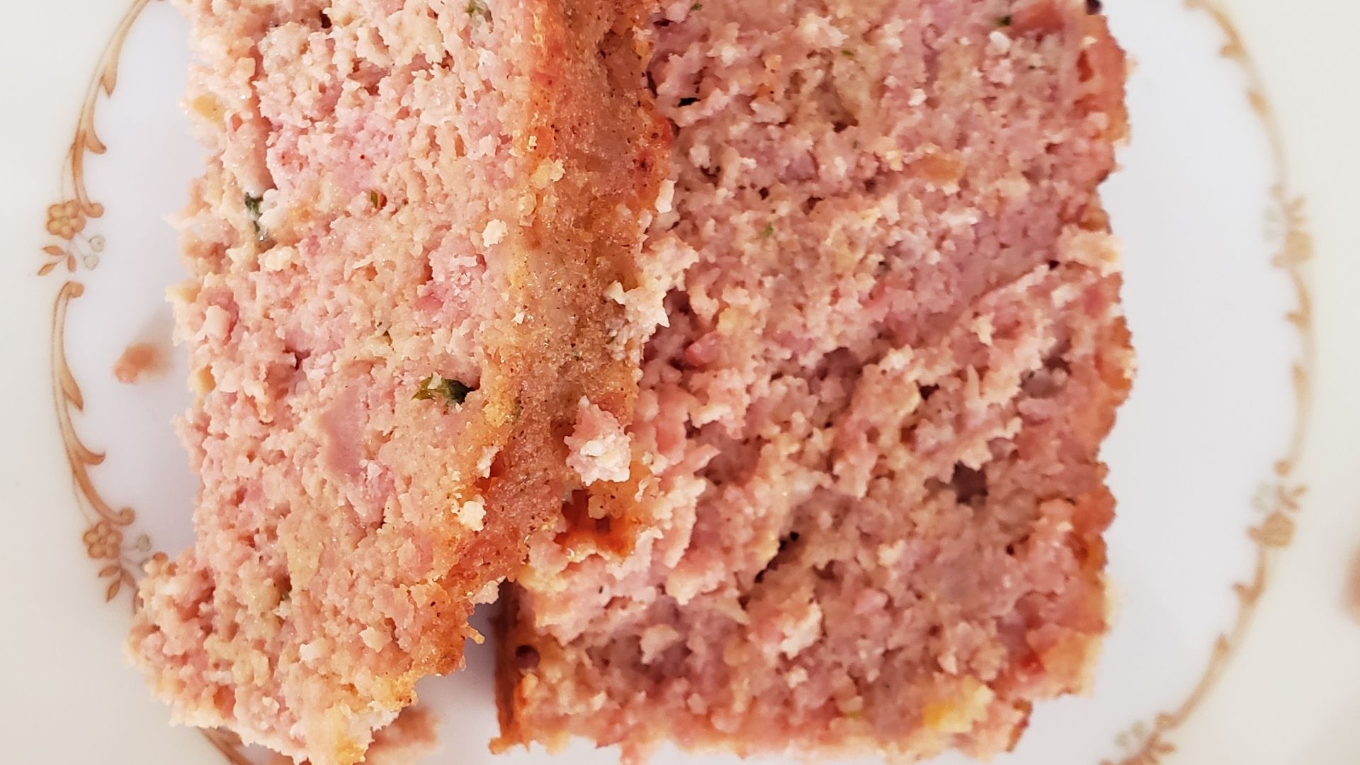 1. Pain de jambon nappé d'un glaçage au sucre roux