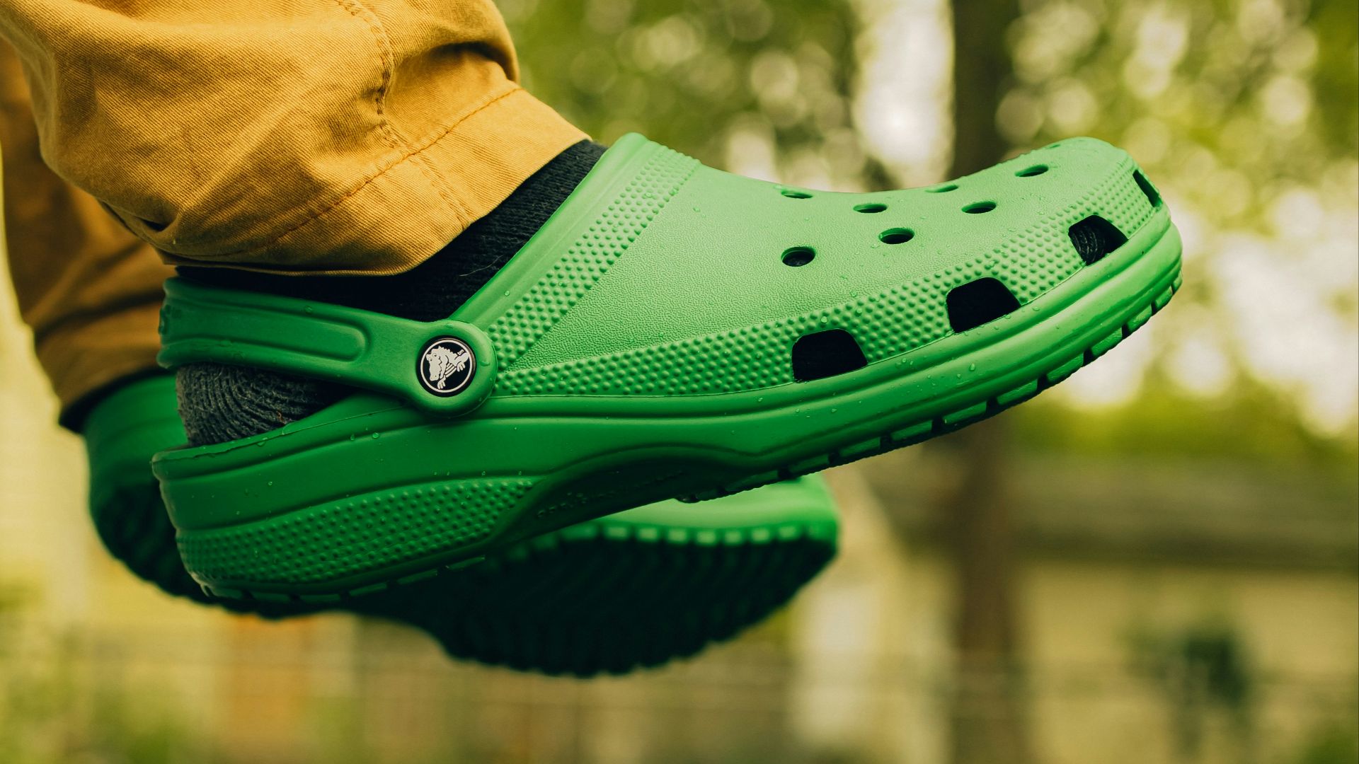 14. Les Crocs, des chaussures pour une soirée en amoureux