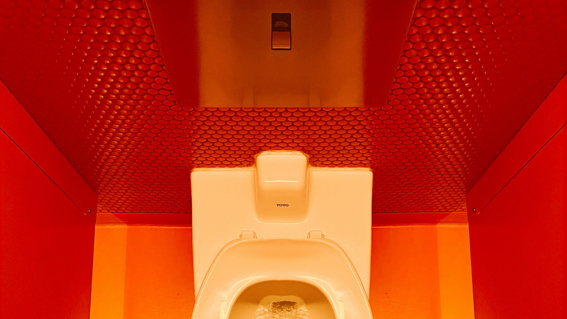 8. Les toilettes automatiques qui tirent la chasse trop tôt