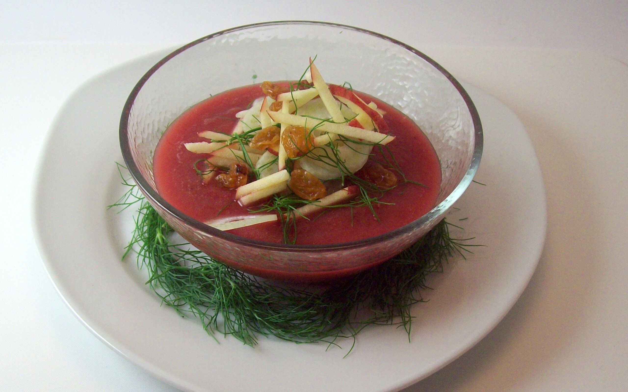 Soupe froide de betterave, lobo et anis