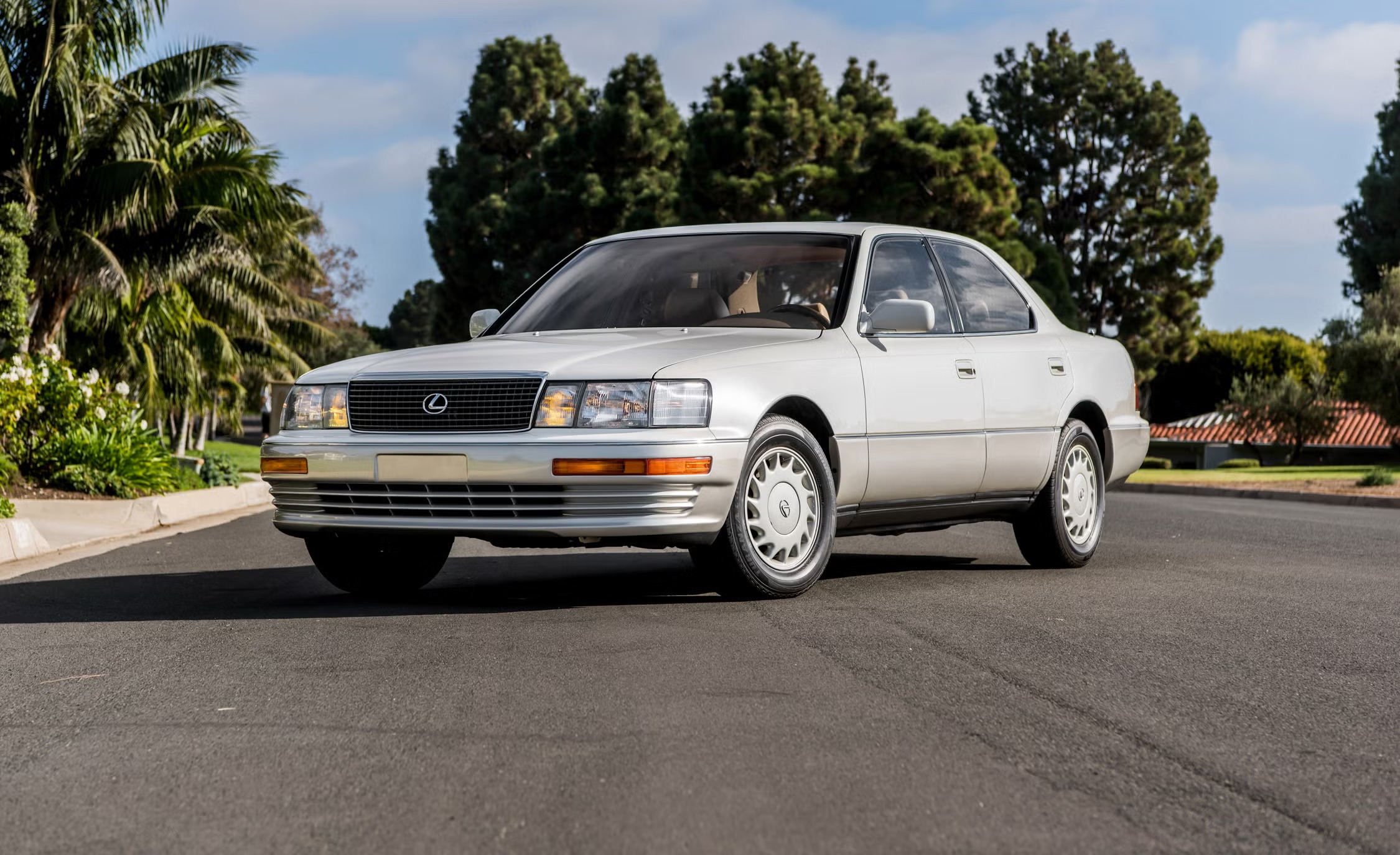 Lexus LS 400