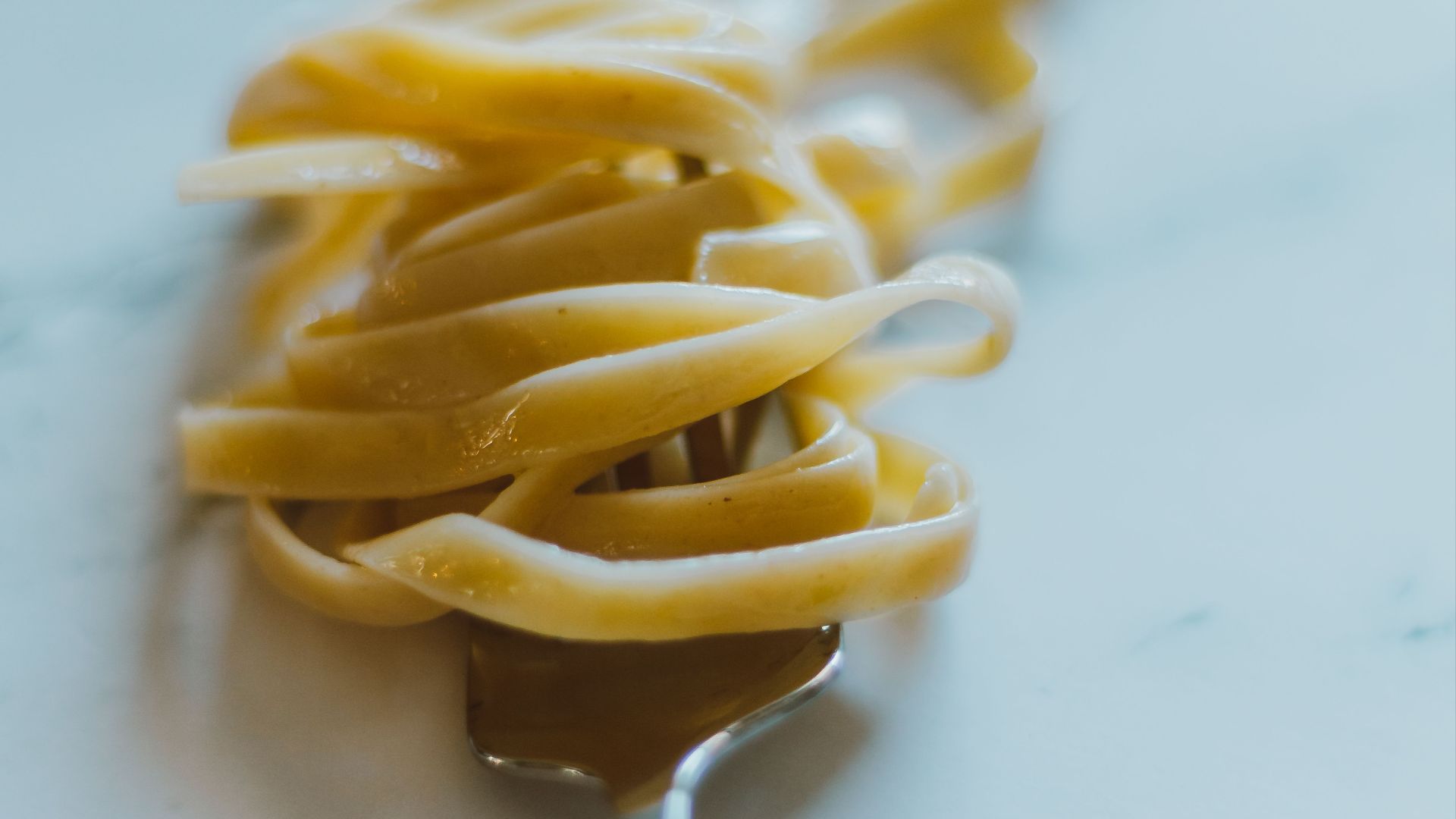 2. Posez votre fourchette entre chaque bouchée