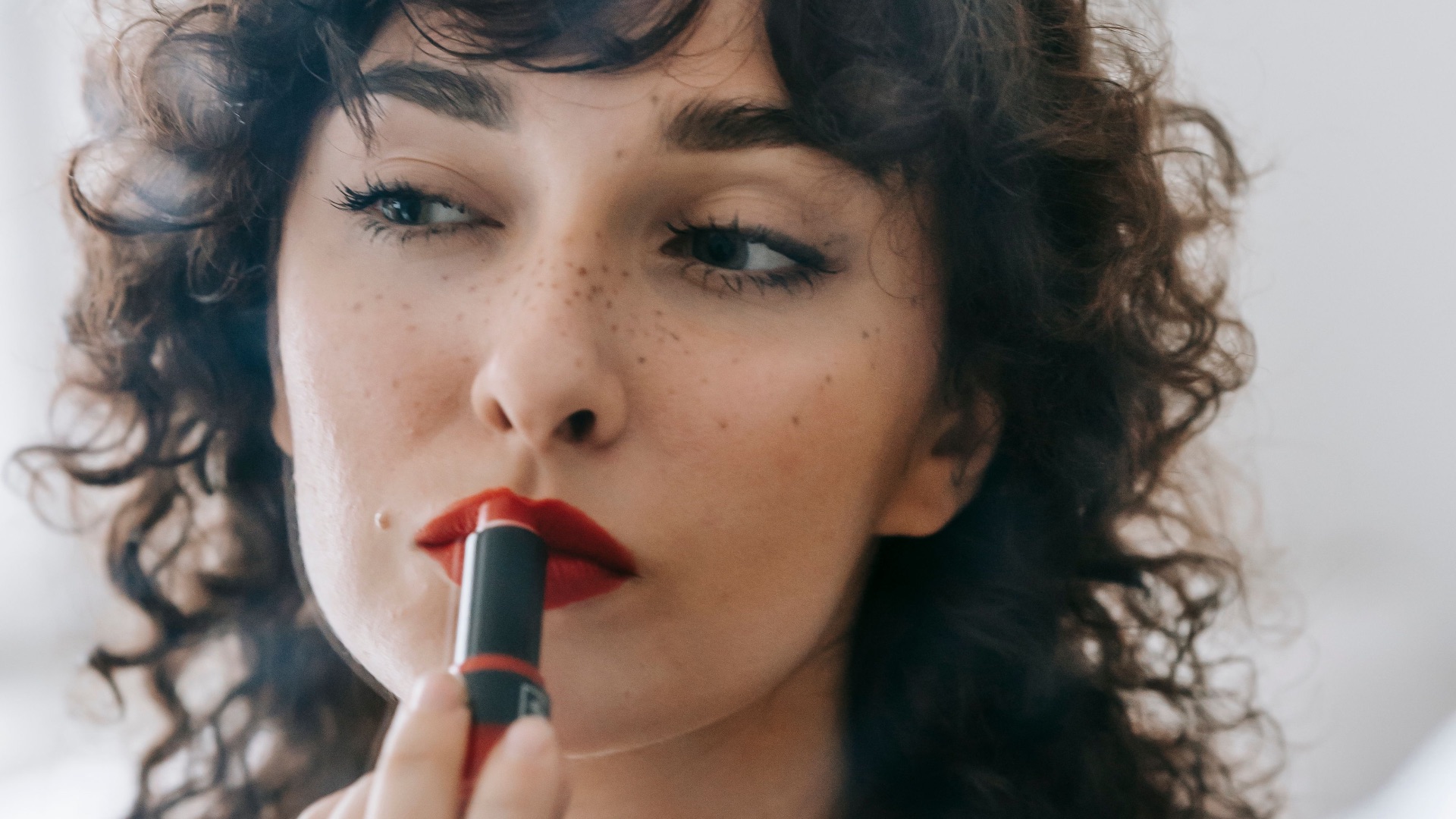 3. Rouge à lèvres rouge