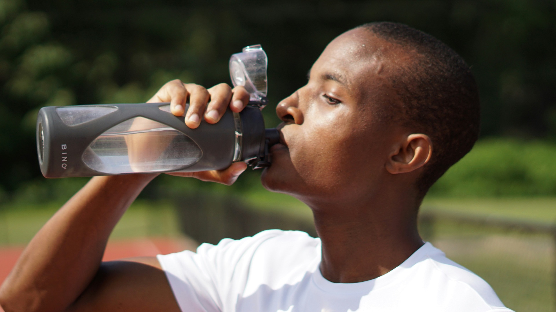 1. Buvez de l'eau en fonction de votre soif et de votre niveau d'activité