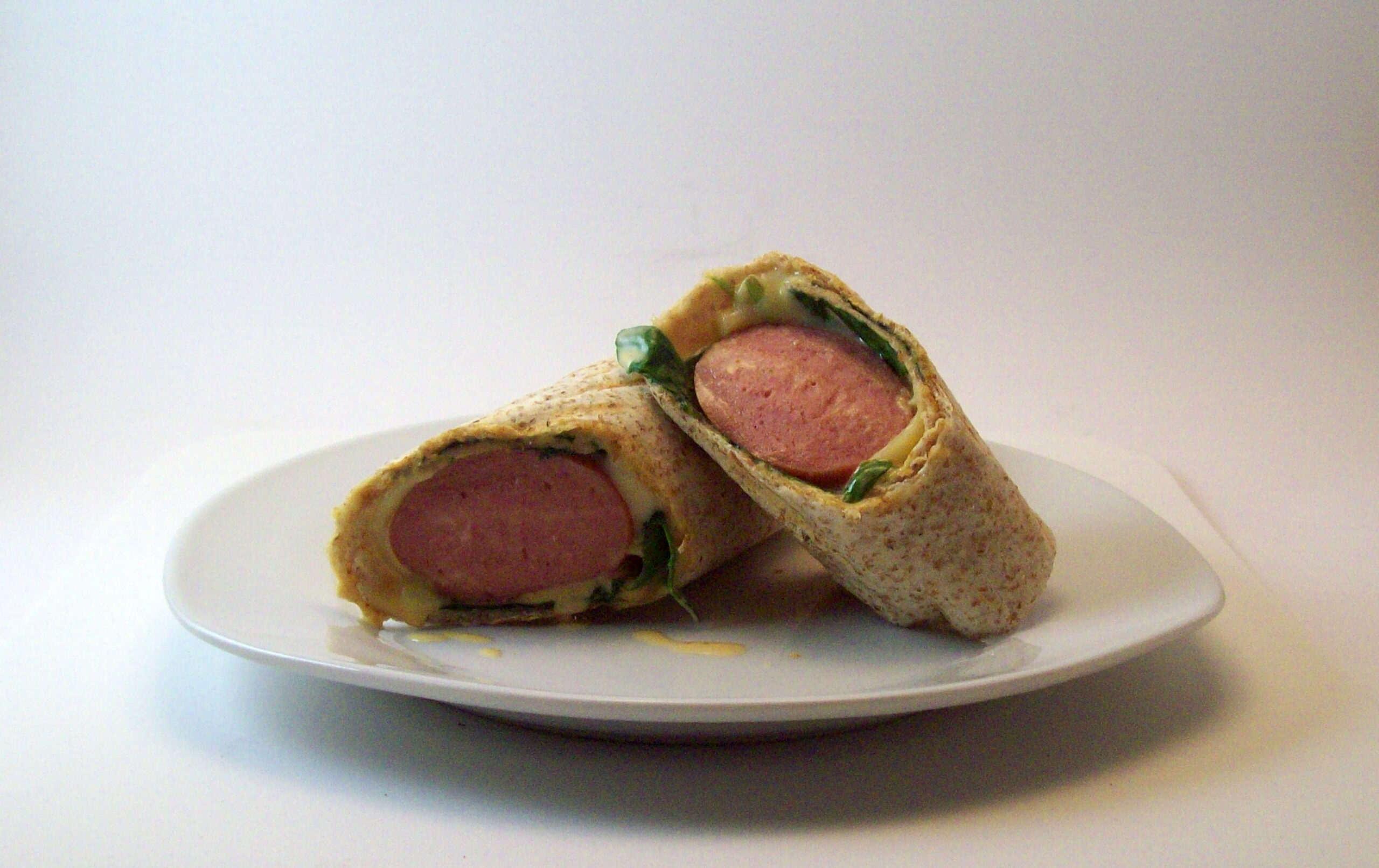 Sandwich tortilla de maïs à la saucisse