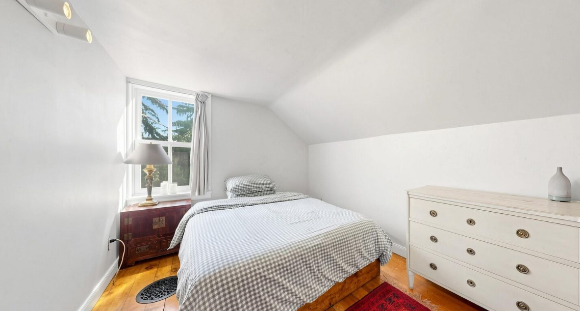 Another bedroom