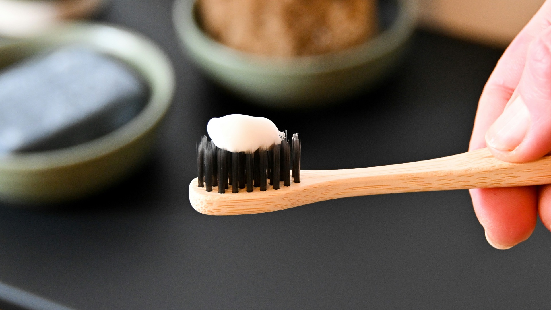 1. Se brosser les dents pendant deux minutes complètes