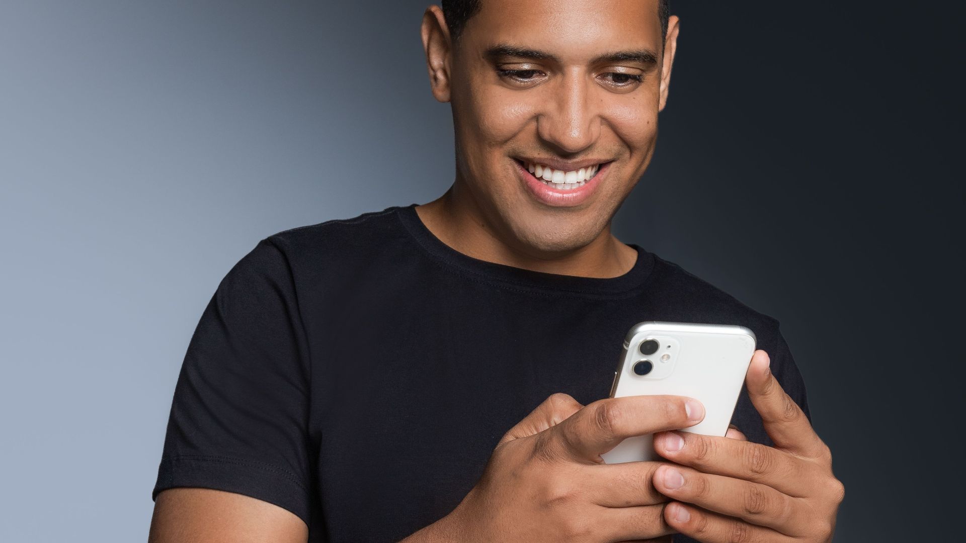 20 SMS qui prouvent qu’un homme est complètement fou de toi