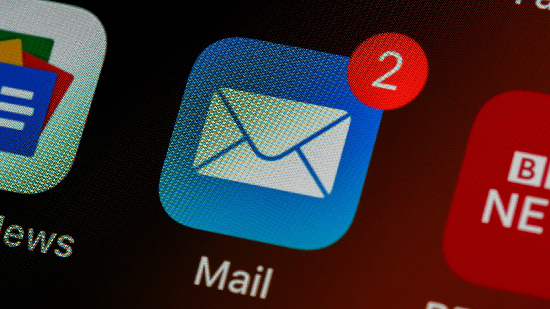 10. Envoi quasi immédiat d'e-mails de refus automatisés