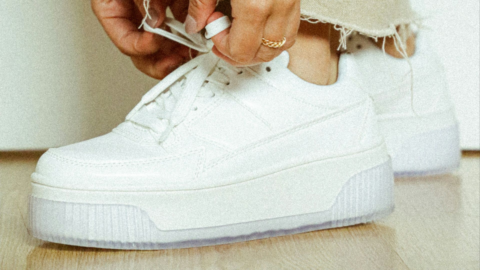 3. Associer des baskets à des tenues sur mesure