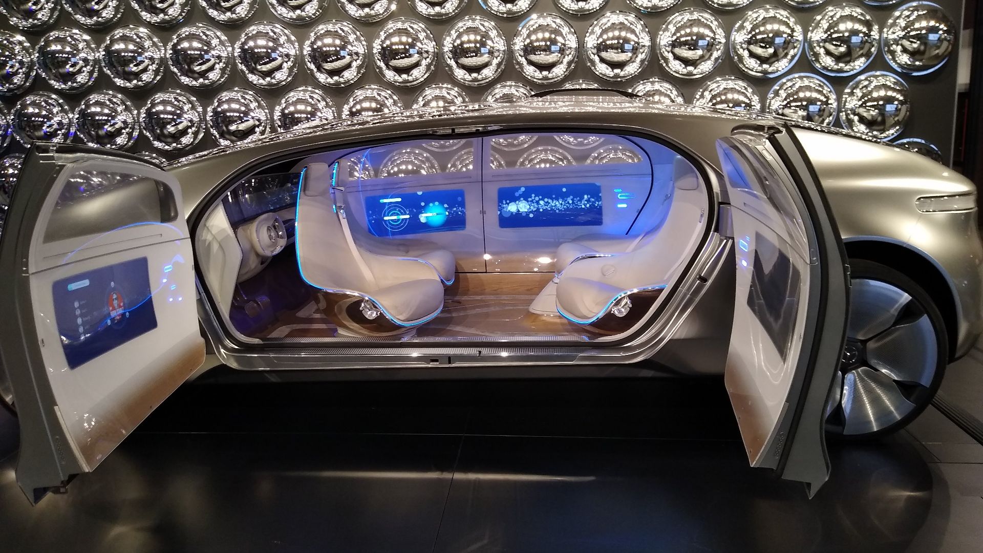 2. Mercedes-Benz F 015 : le luxe en mouvement