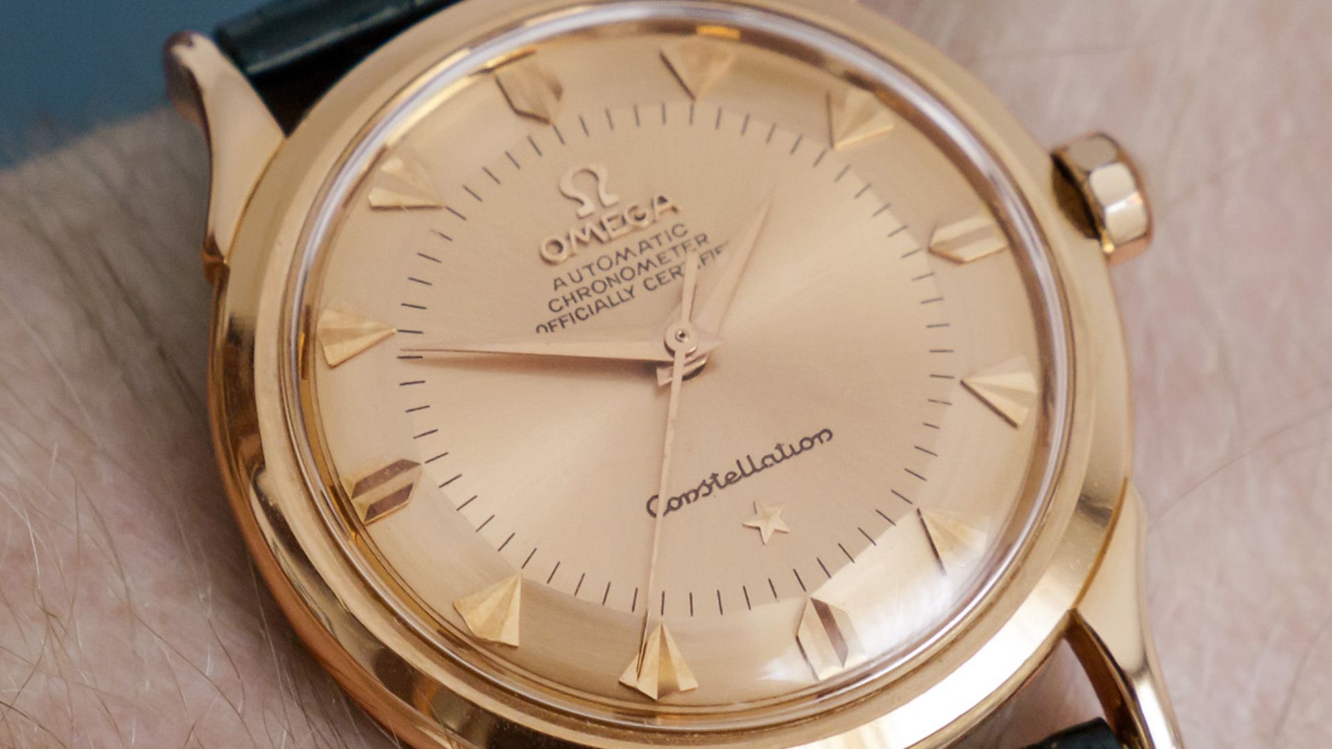 1. L'Omega Constellation, avec un cadran d'une fraîcheur suspecte