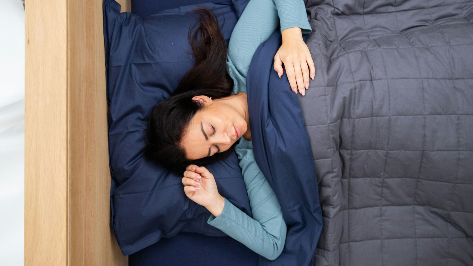 4. Dormir sur le dos, les avant-bras appuyés