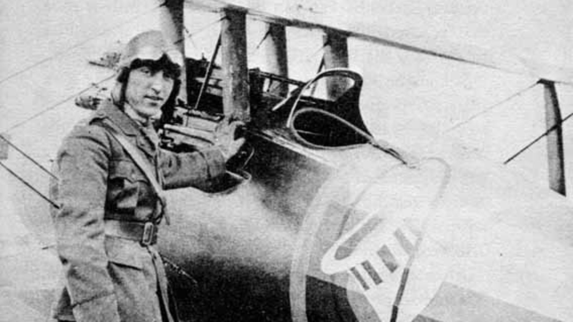 12. Eddie Rickenbacker a passé plusieurs semaines perdu en mer