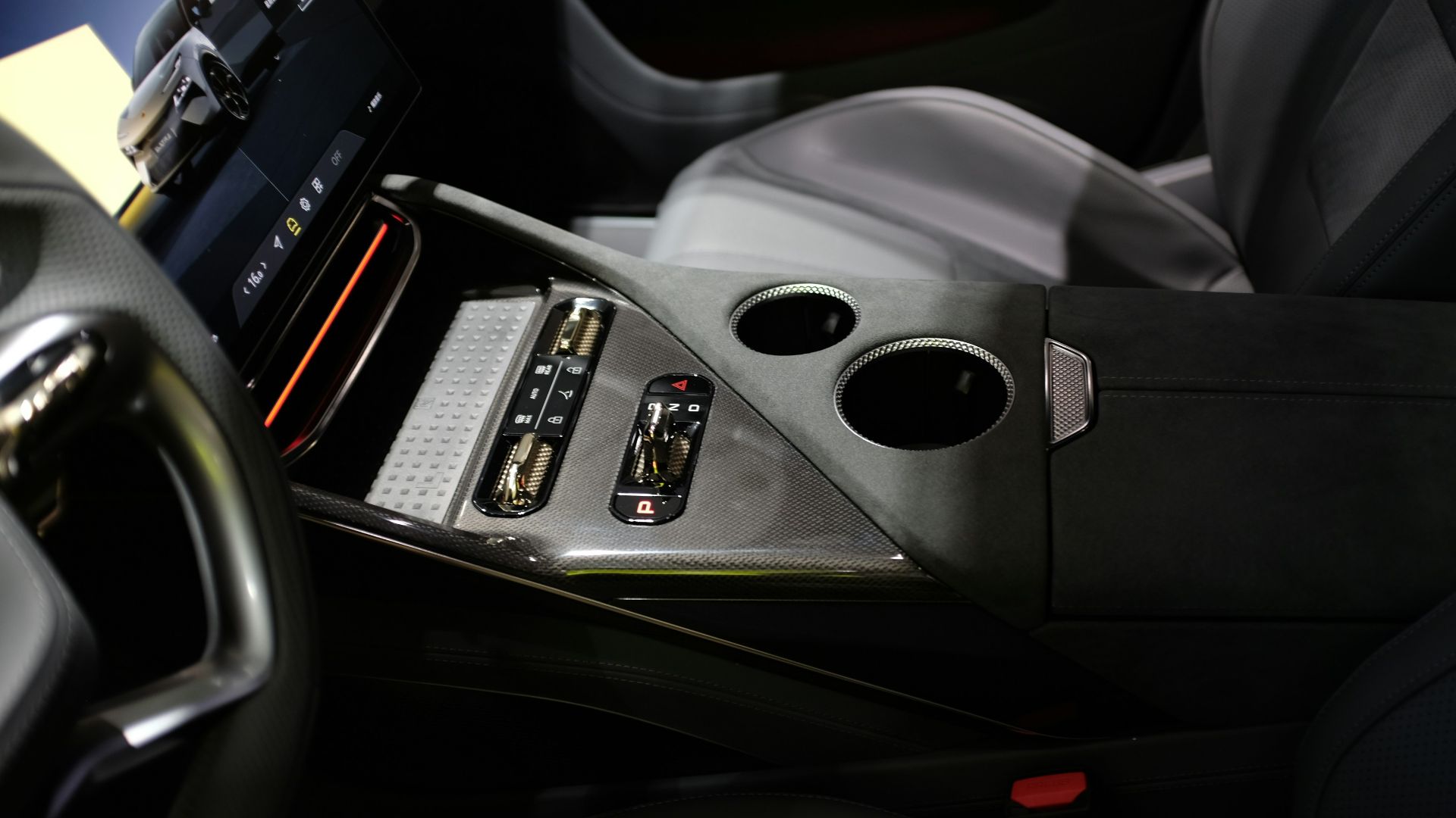 19. Un rangement pour la console centrale
