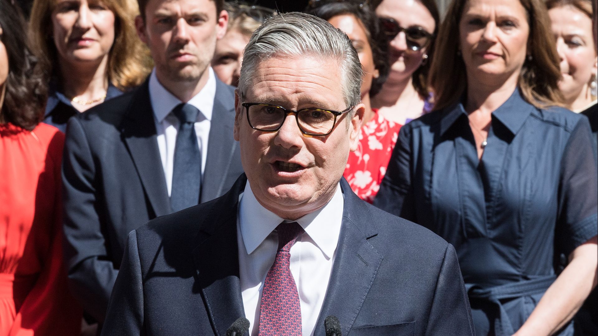 Starmer Steps Down