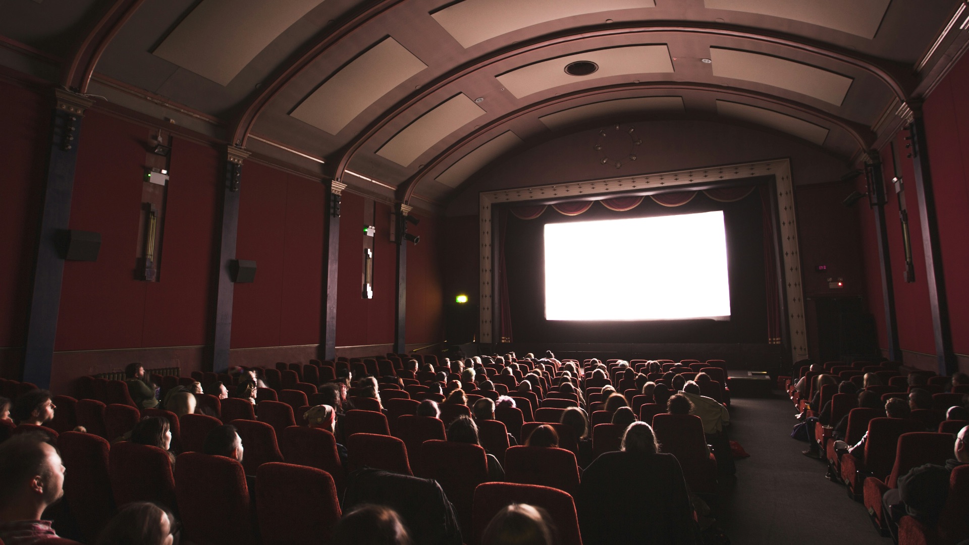 10. Les gens qui parlent pendant les films