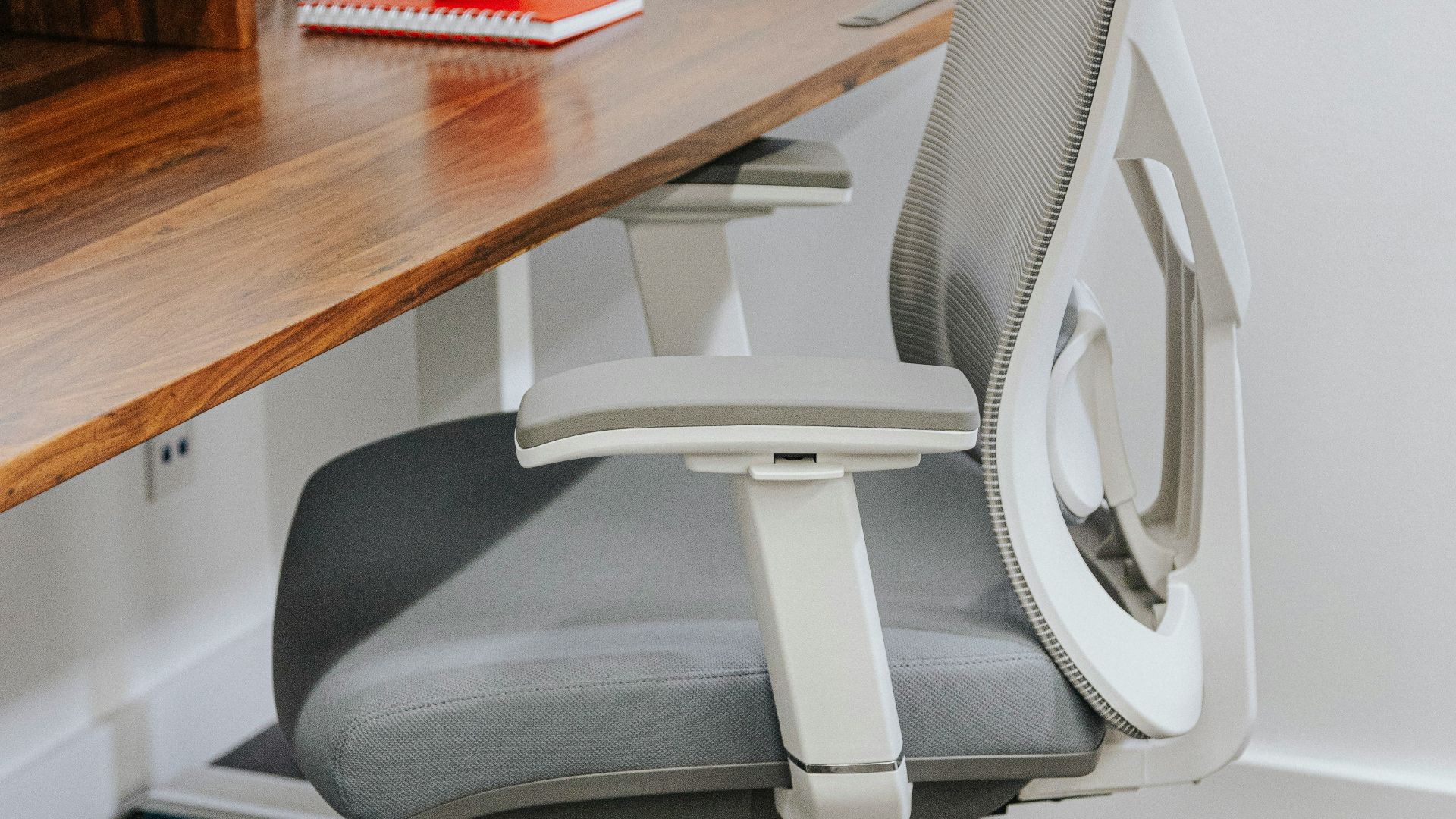 6. Une chaise de bureau réglable