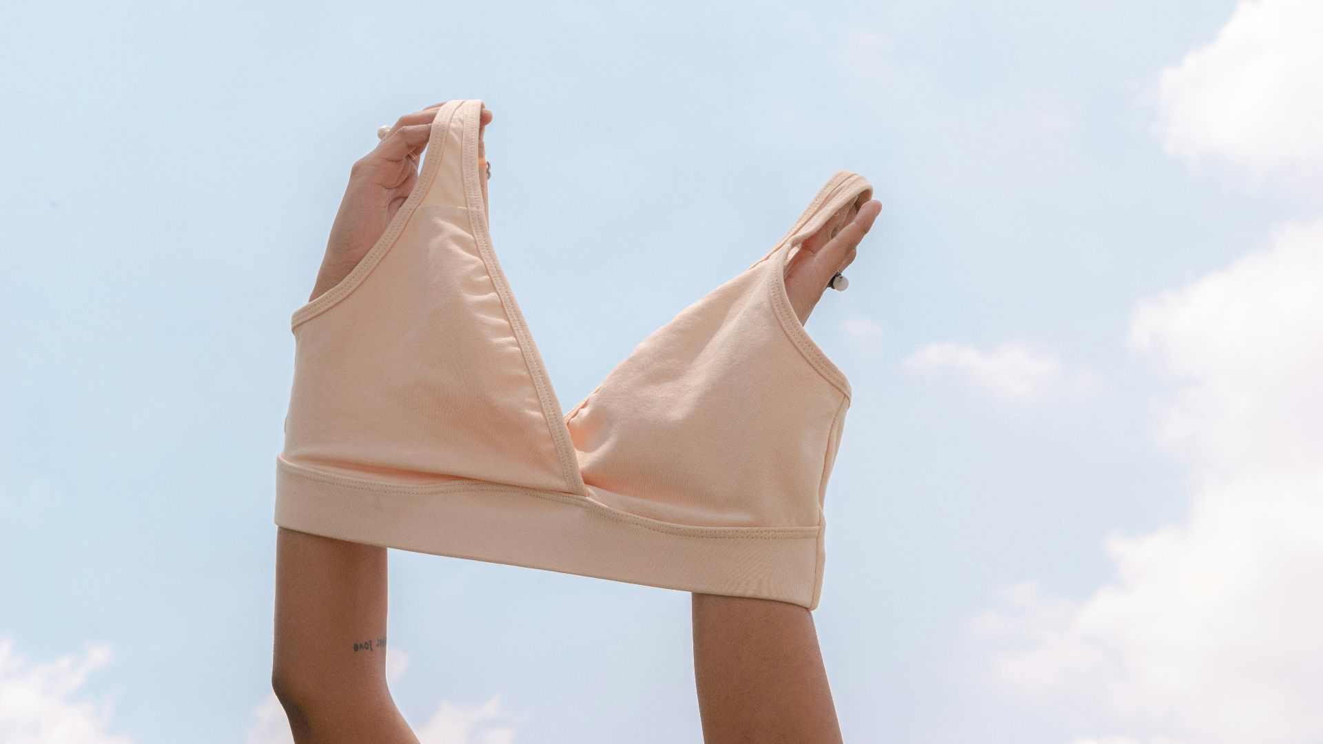 20. Le soutien-gorge sans armatures moderne
