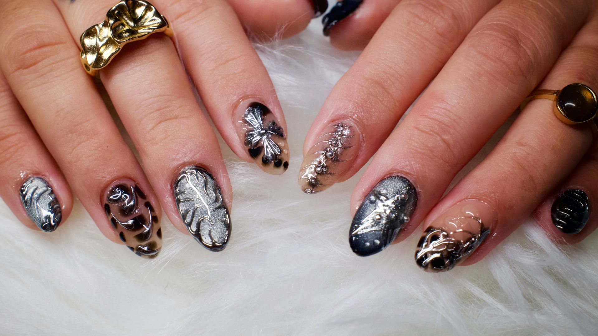 3. Ongles argentés chromés