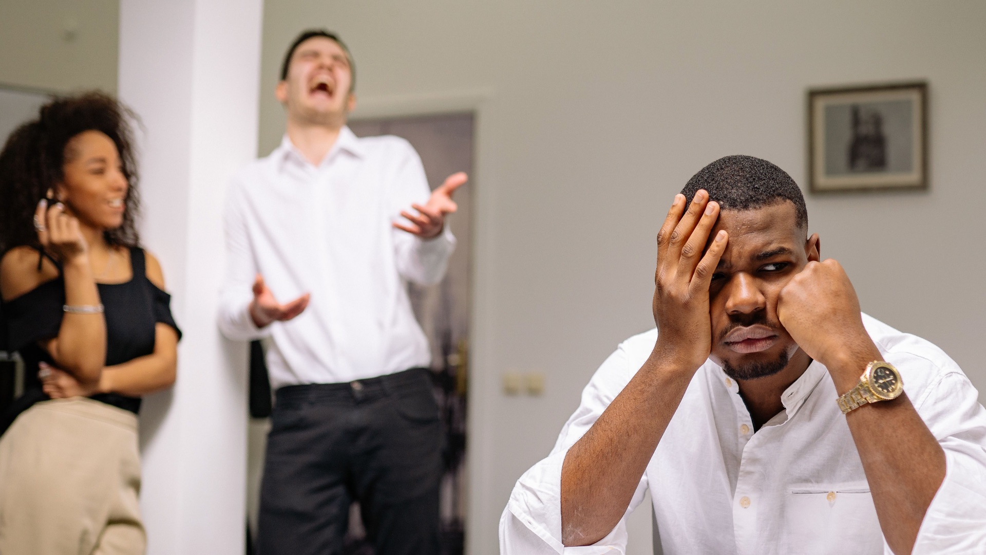 2. Leurs blagues se font toujours à vos dépens