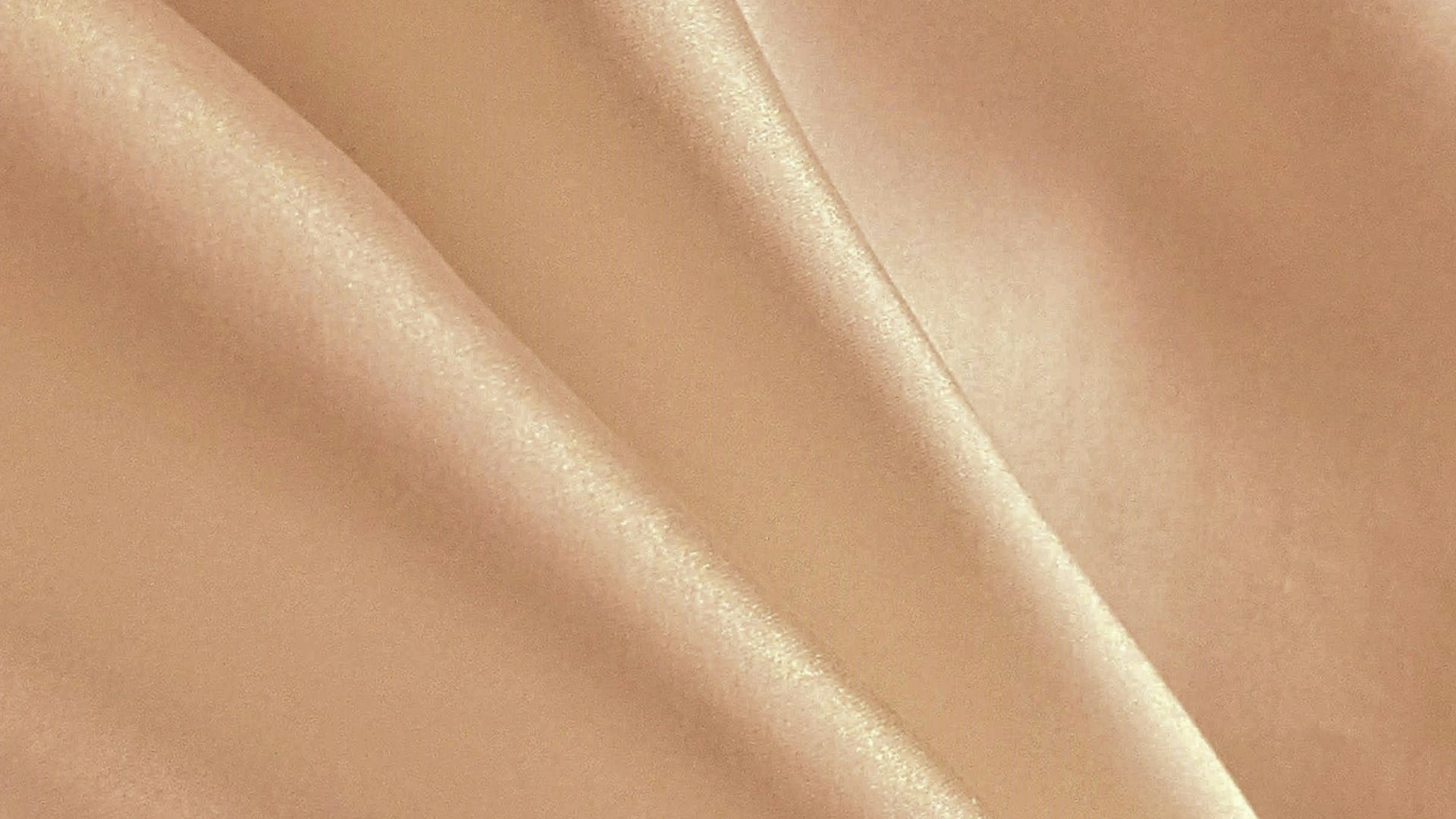 5. Satin lisse et fluide