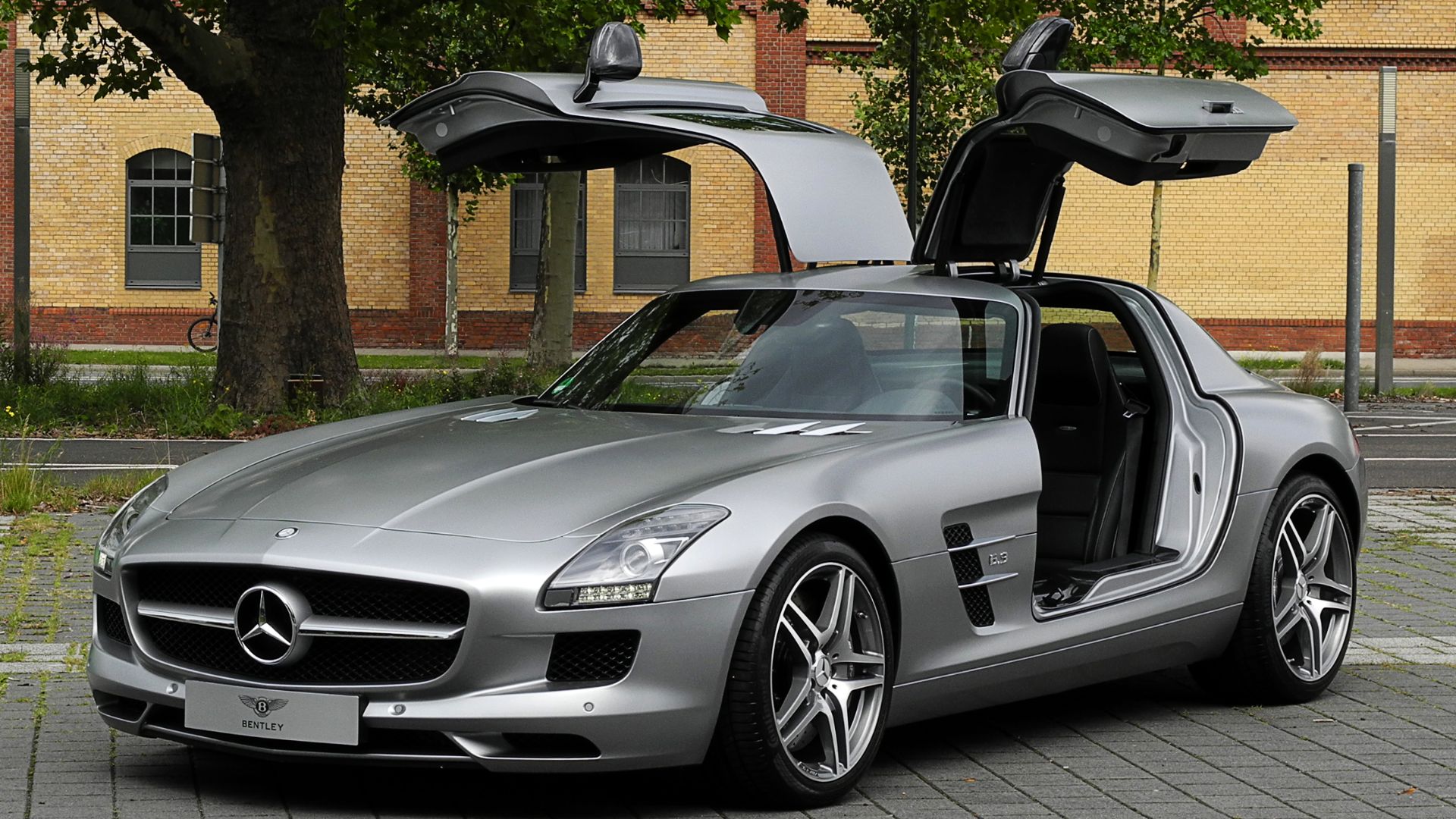 8. La SLS AMG