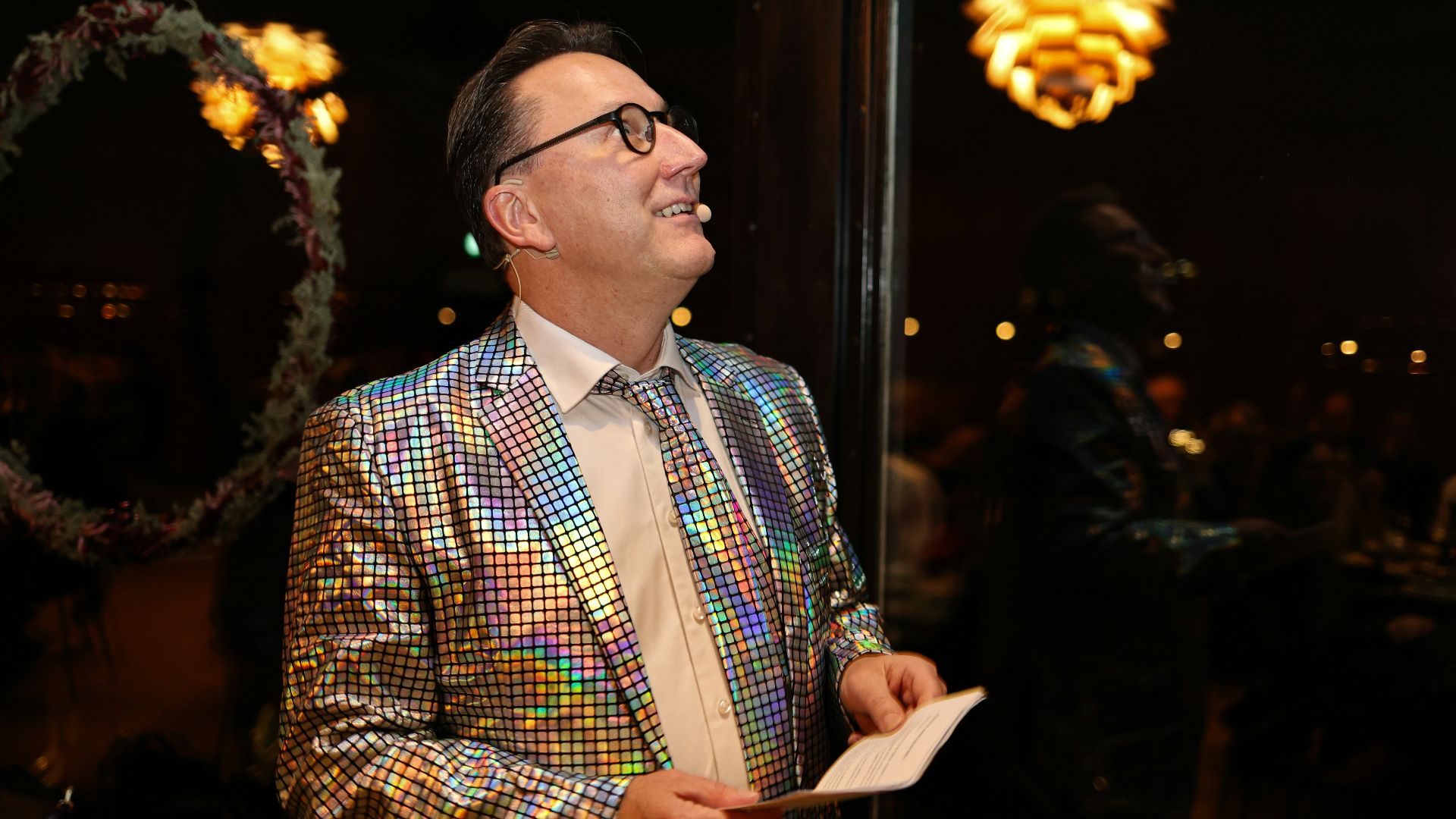 11. La veste de soirée à paillettes