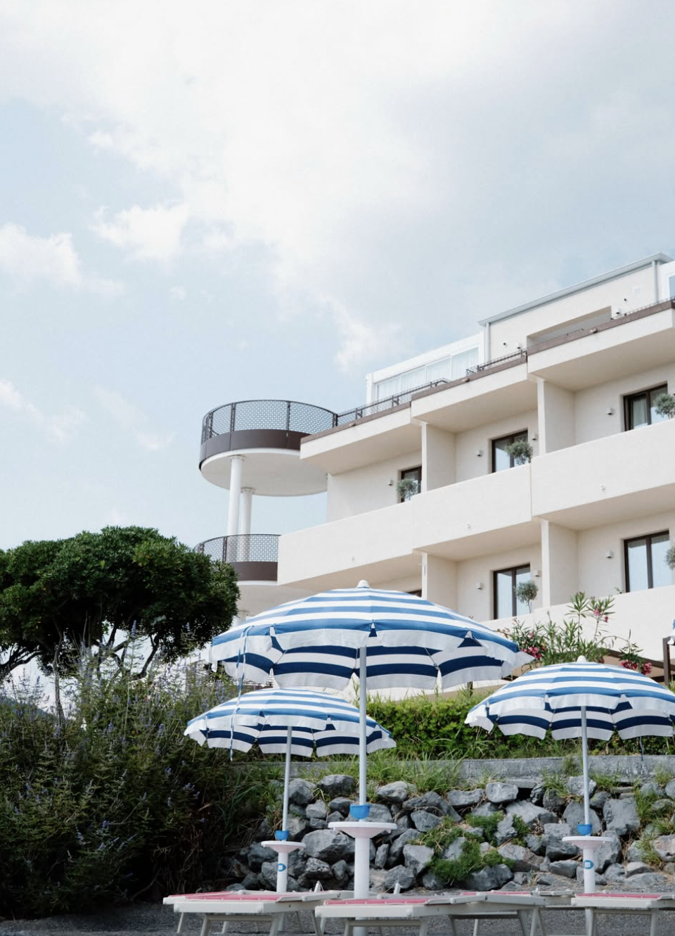 The facade and the terraces