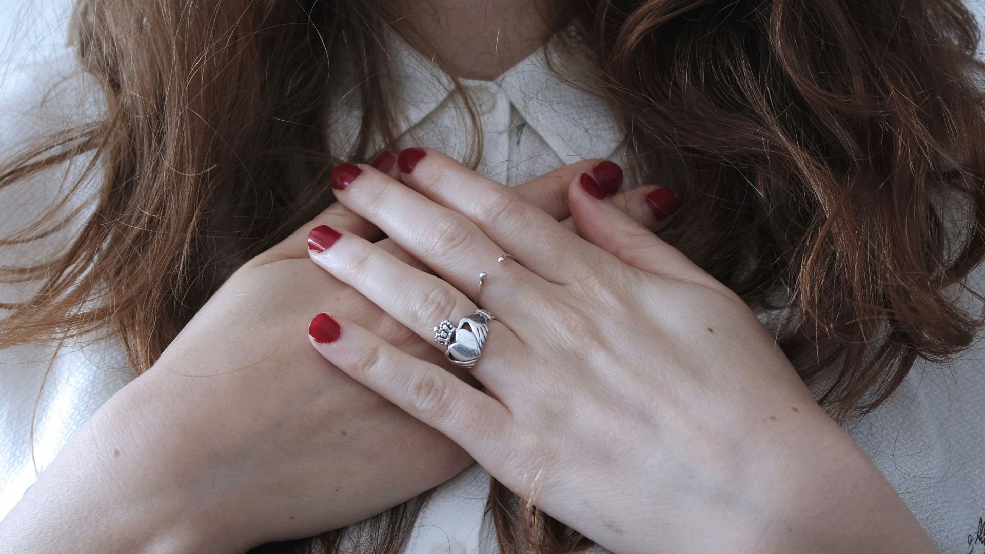 12. Une sensation de tension dans la poitrine
