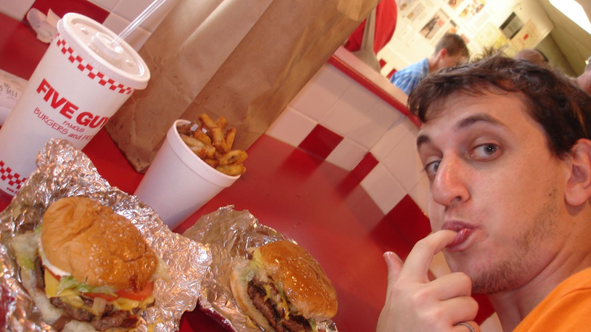 10 chaînes de restauration rapide qui ont réussi en misant sur la simplicité et 10 qui ont trop compliqué leurs menus