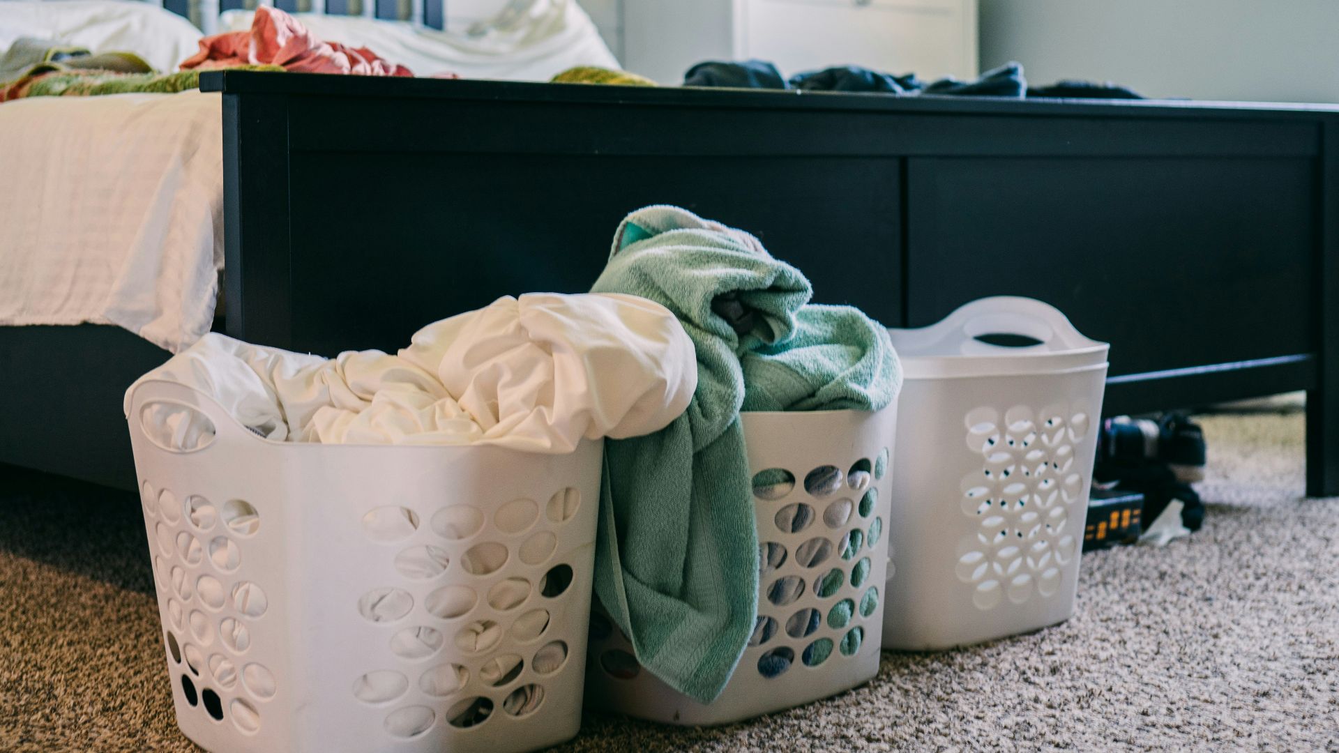 18. Un panier de tri du linge