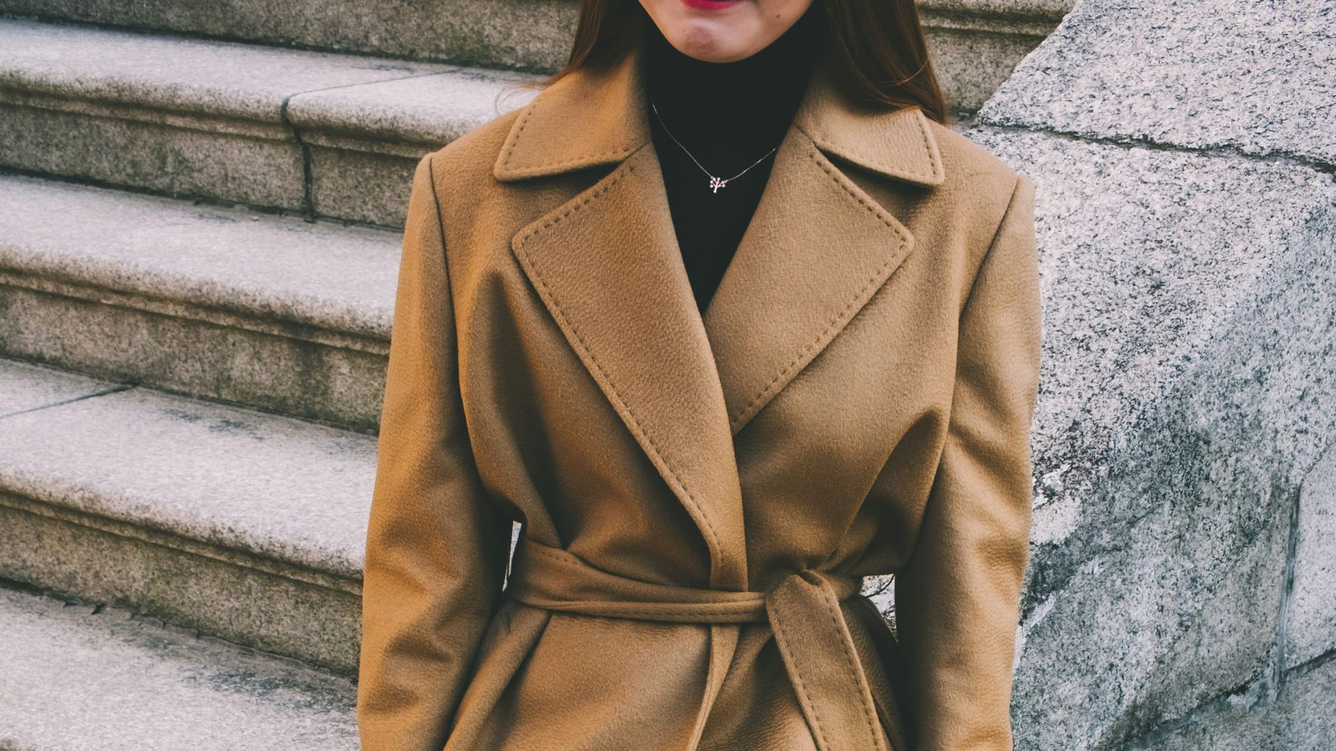 7. Mettre davantage l'accent sur le manteau que sur ce qu'on porte en dessous