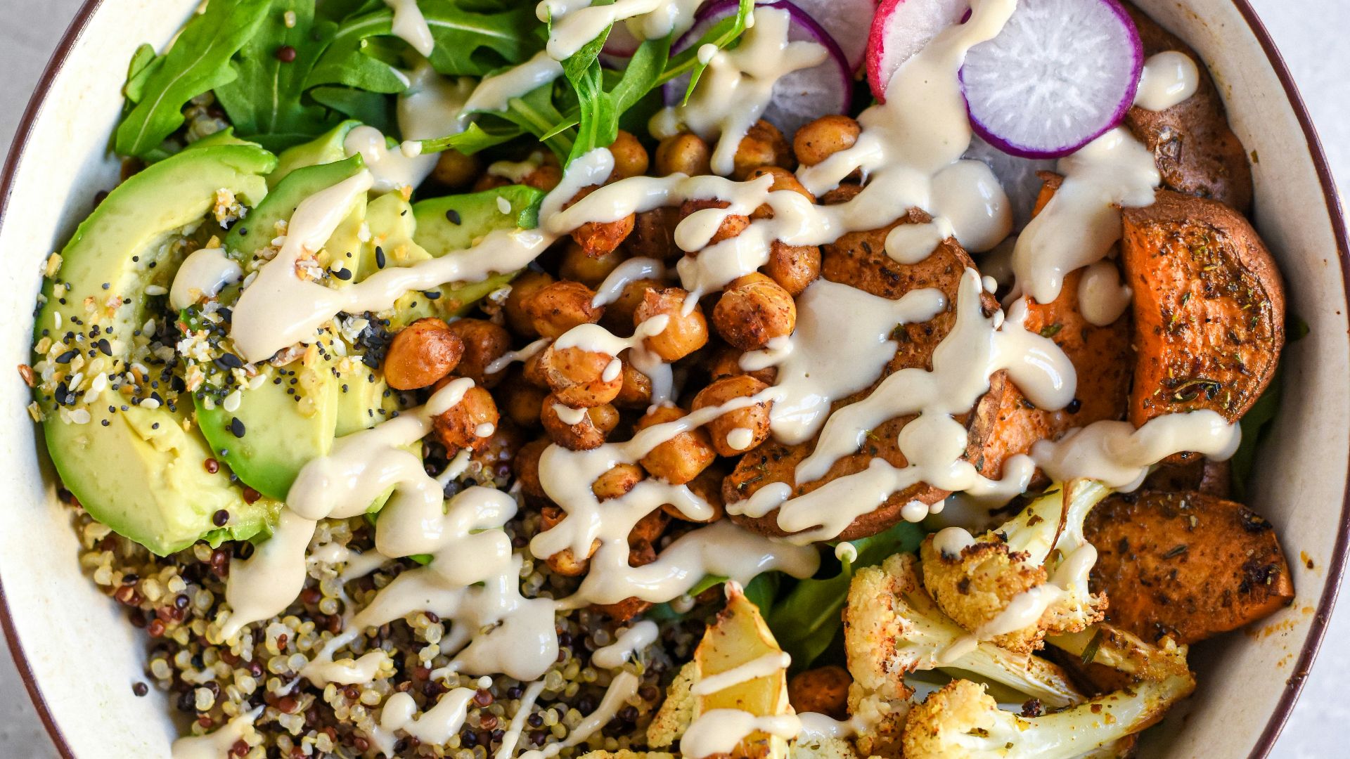 8. Bol de quinoa aux légumes rôtis