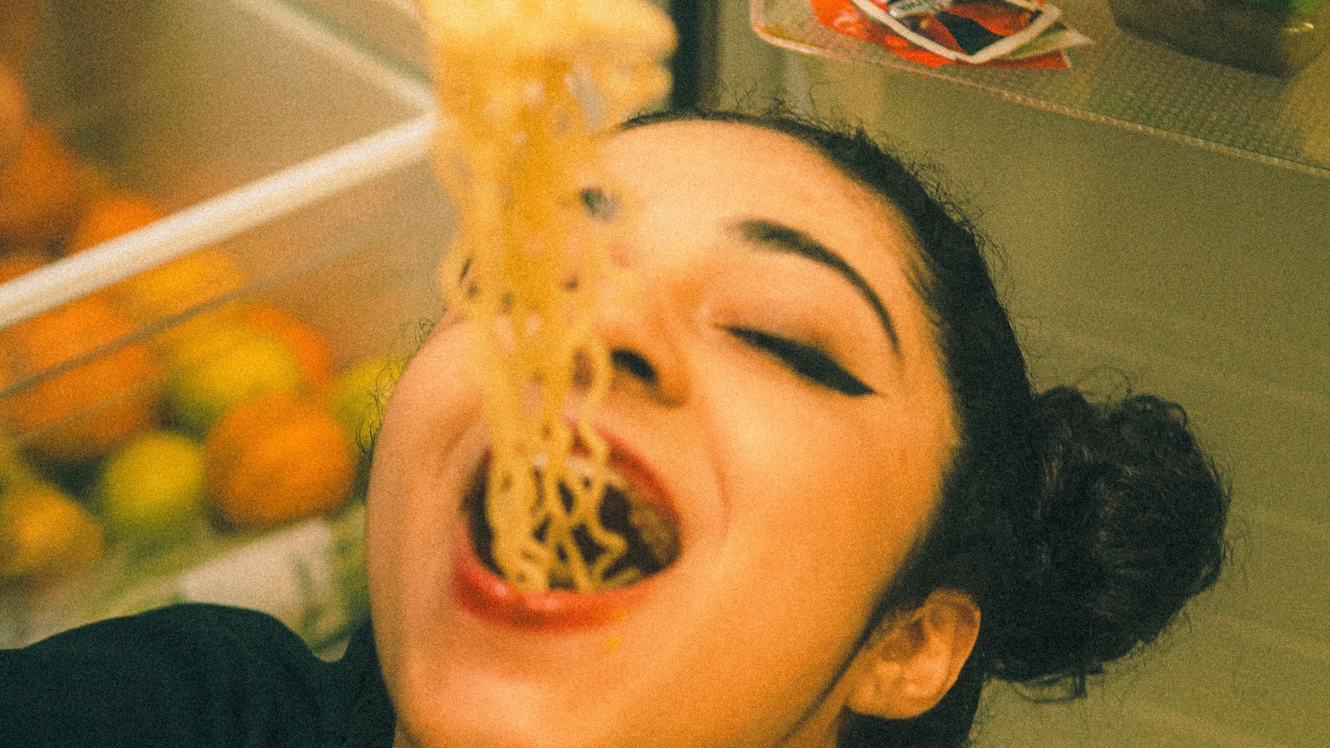 4. Prendre un repas copieux tard dans la soirée