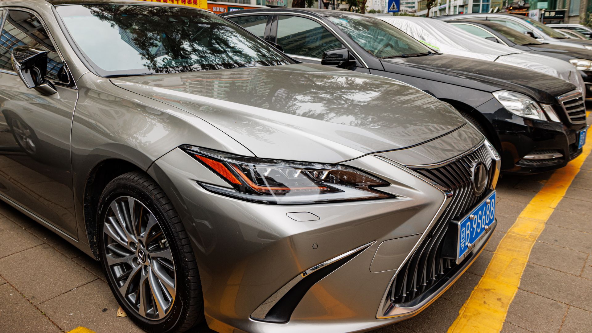 3. Lexus ES