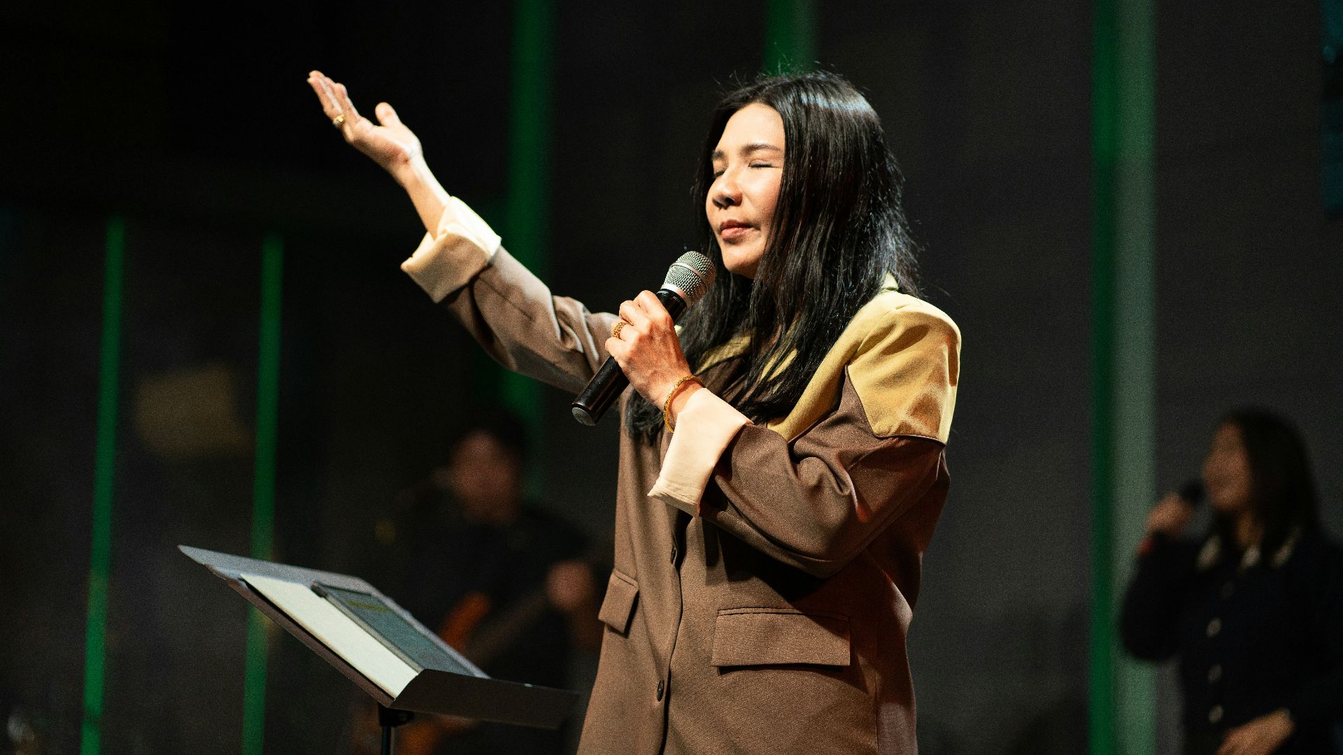 12. Prêcher ou prendre la parole à l'église