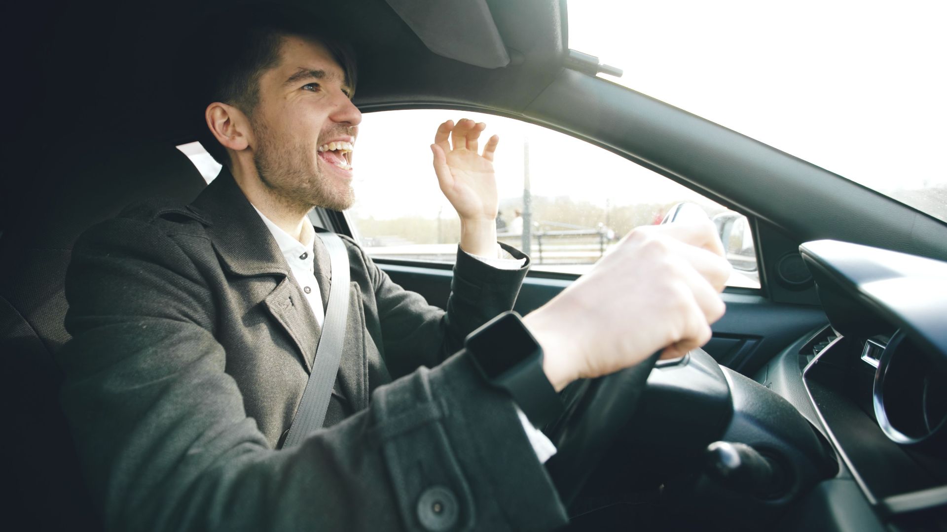 20 améliorations automobiles qui rendent la conduite quotidienne moins pénible