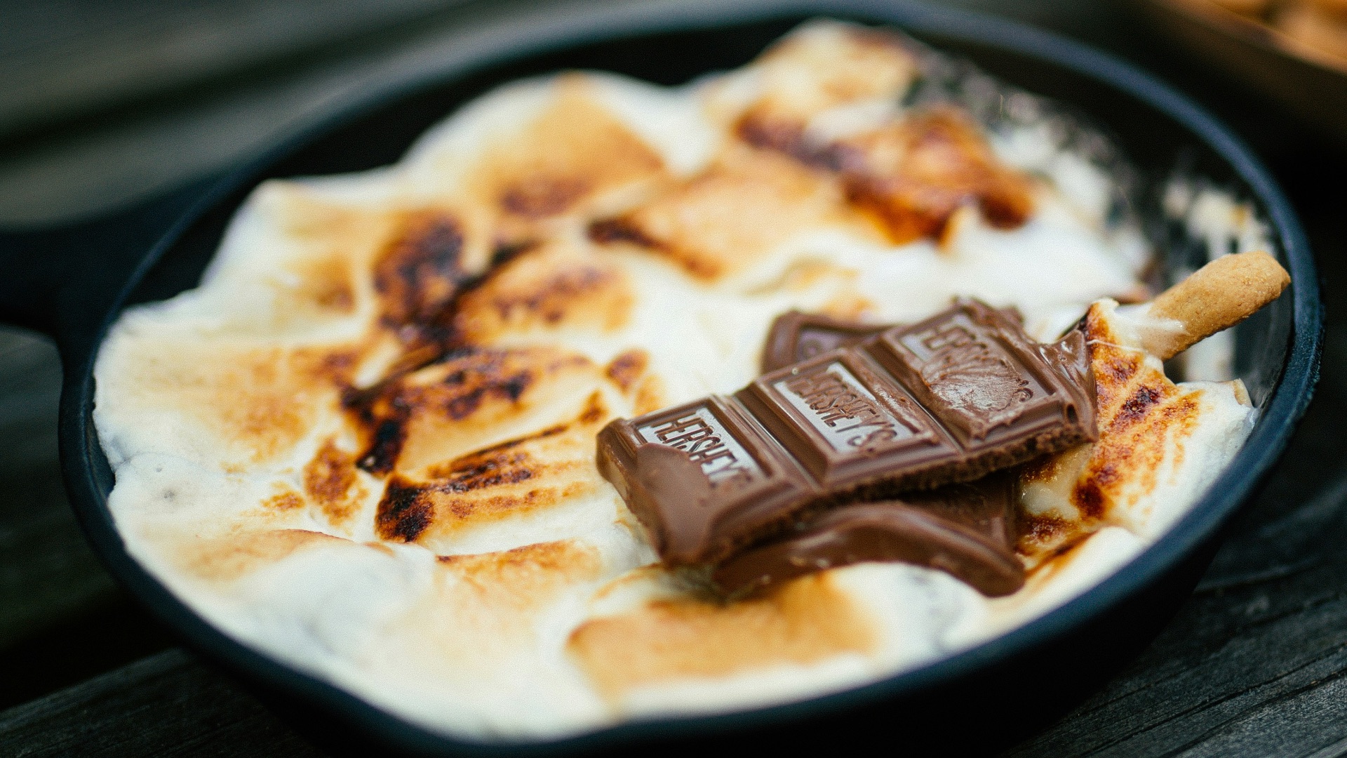 20. Trempette « S'mores » garnie de guimauves grillées