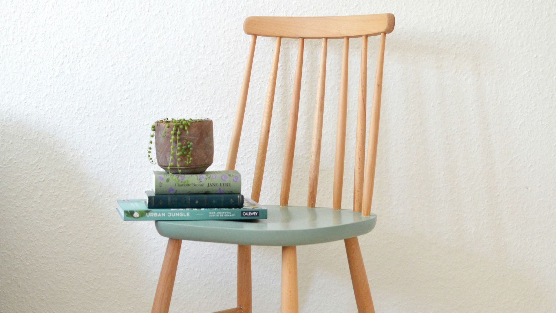 9. S'enfoncer dans des fauteuils bas