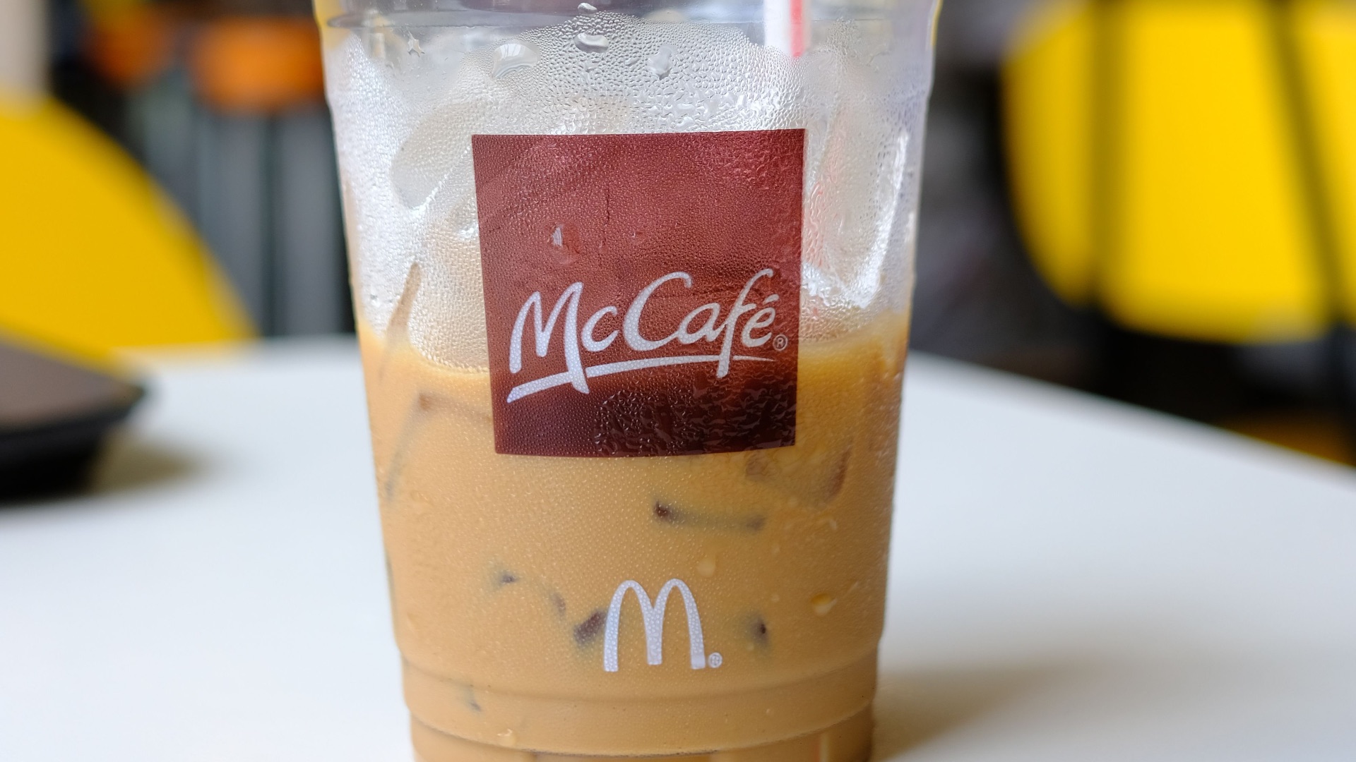 18. Des analyses ont révélé la présence de bactéries fécales dans certaines glaces vendues chez McDonald’s