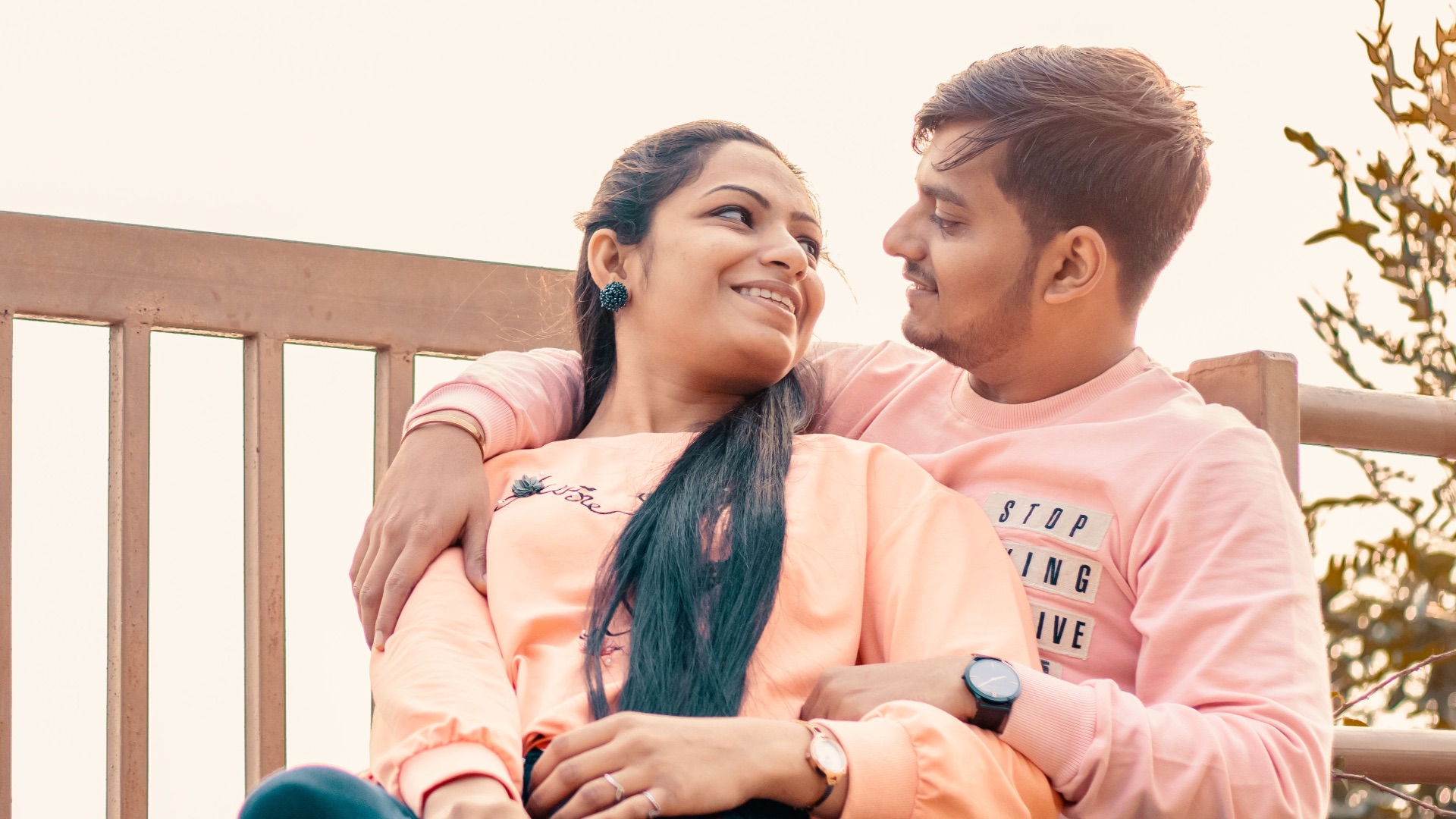 4. Les marques d'affection physique viennent naturellement