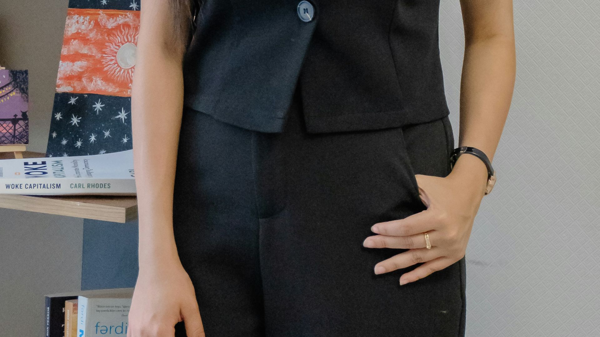 11. Un tailleur-pantalon structuré
