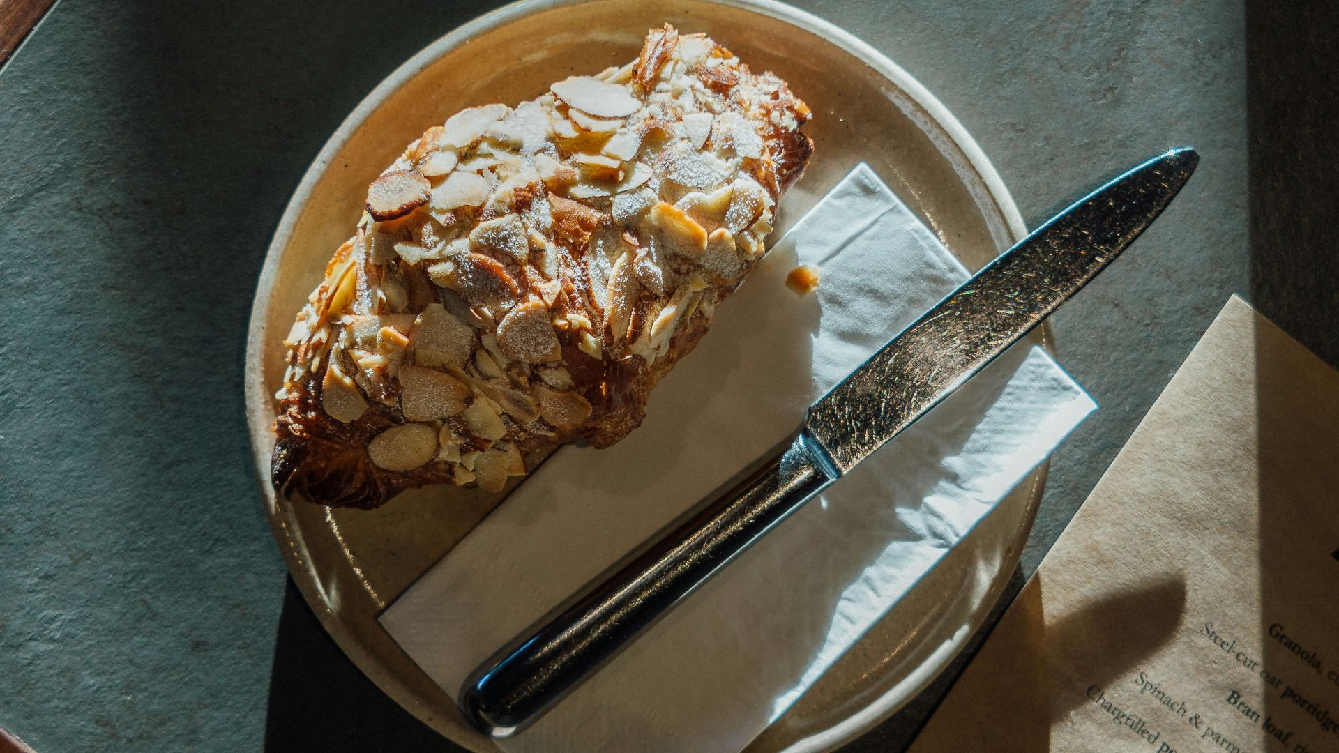 5. Croissant aux amandes