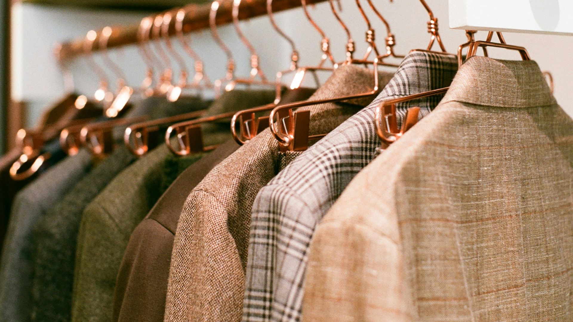 9. Ensembles courts en tweed avec des sandales de créateur
