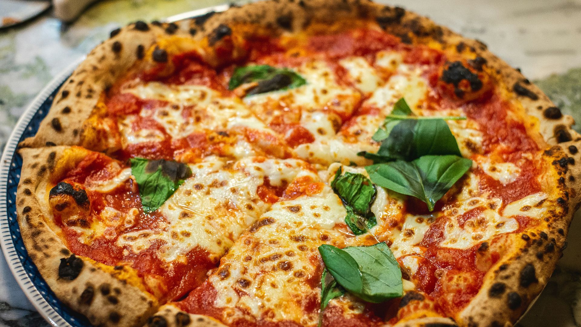 1. Pizza napolitaine (Naples, Italie)